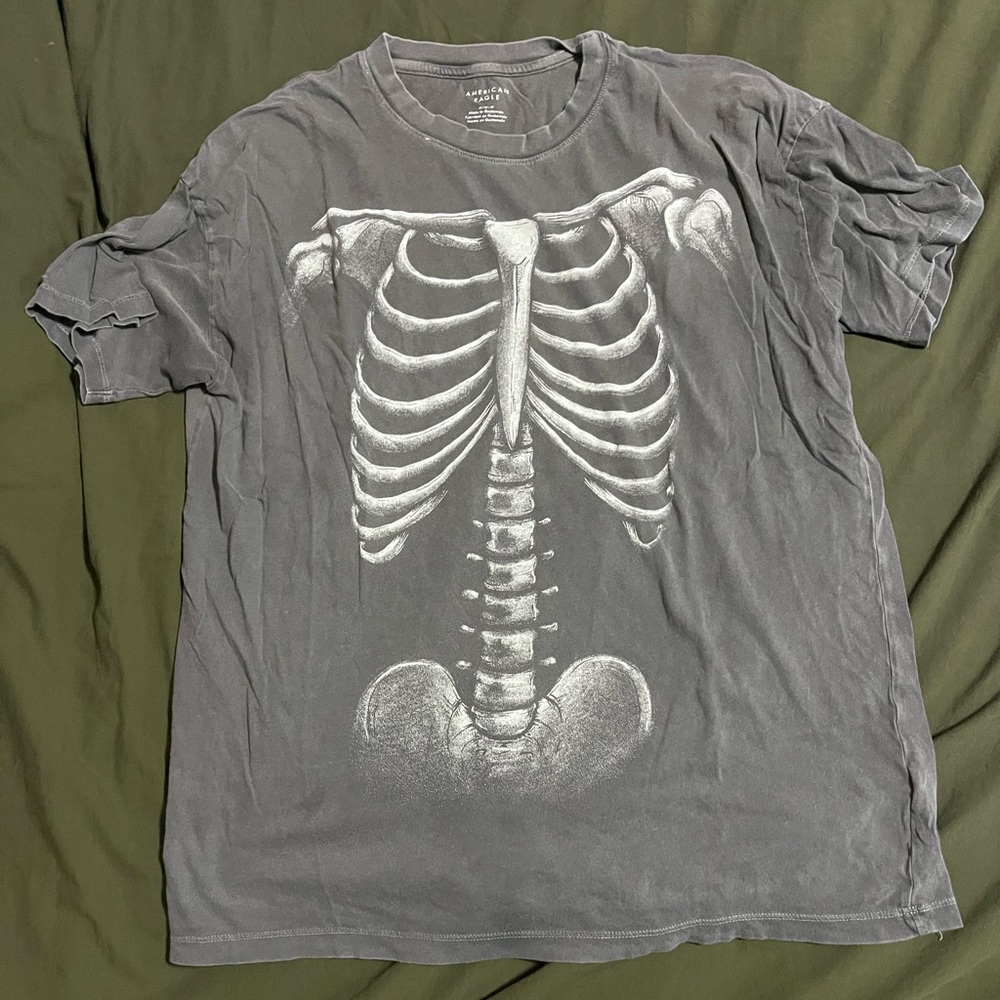 🐰American eagle baggy Halloween graphic tee